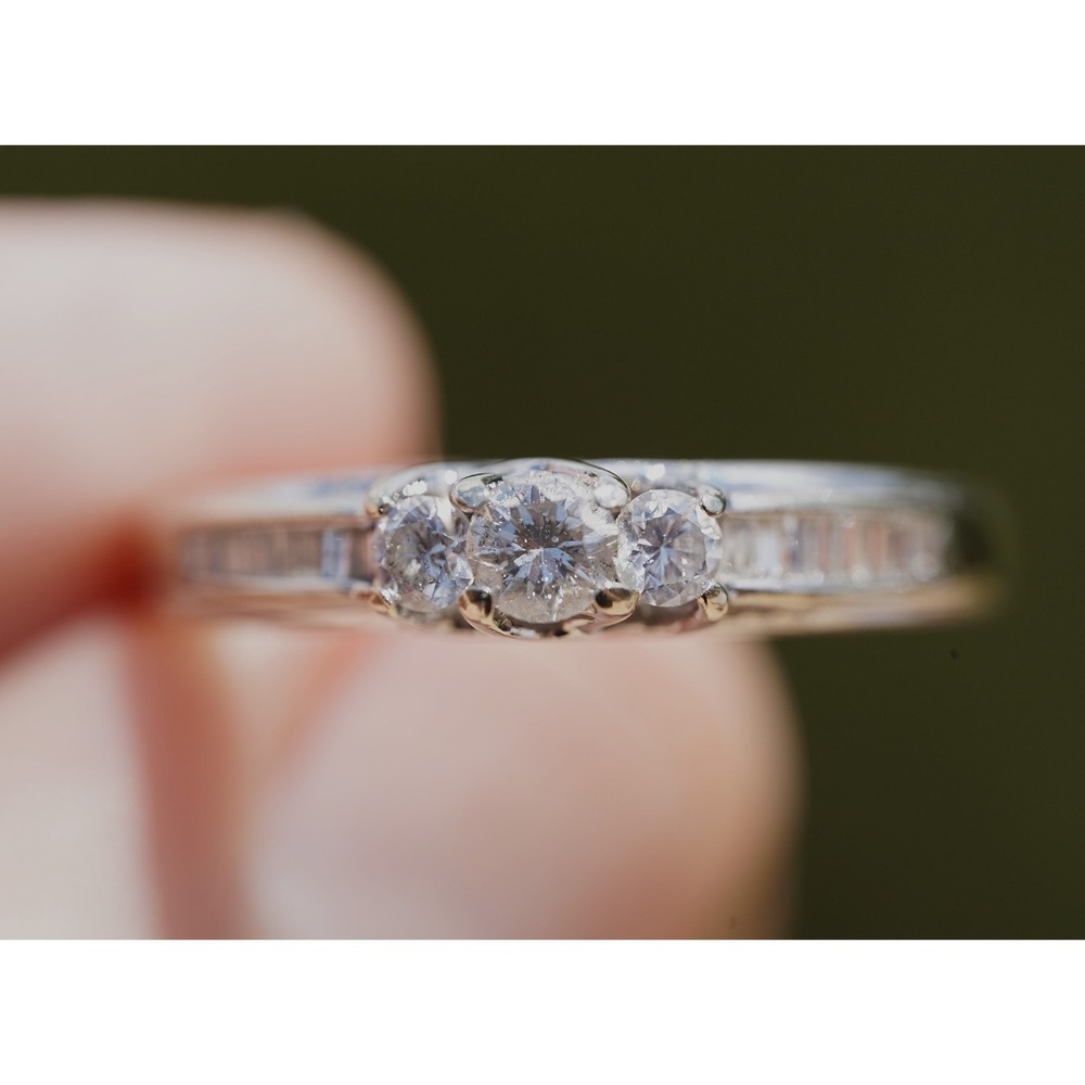 Vintage 14k Solid White Gold Natural Round Bagutte Diamond Ring - Size 8 3.1g - Picture 3 of 12